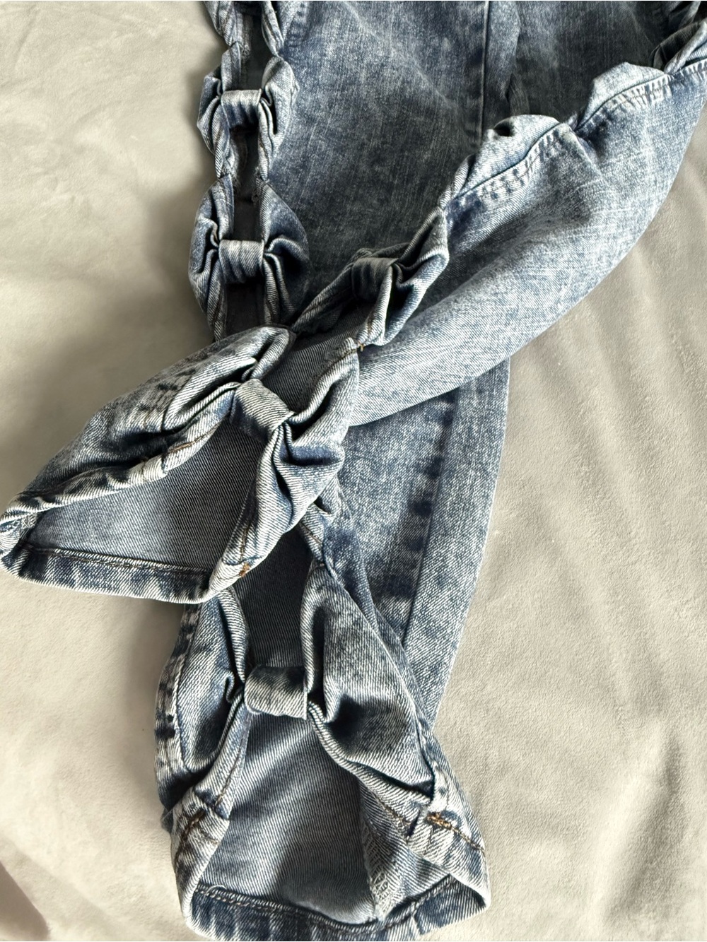 VENUS Acid Wash Blue Bow tie Cutout Jeans size 4 - Picture 3 of 6